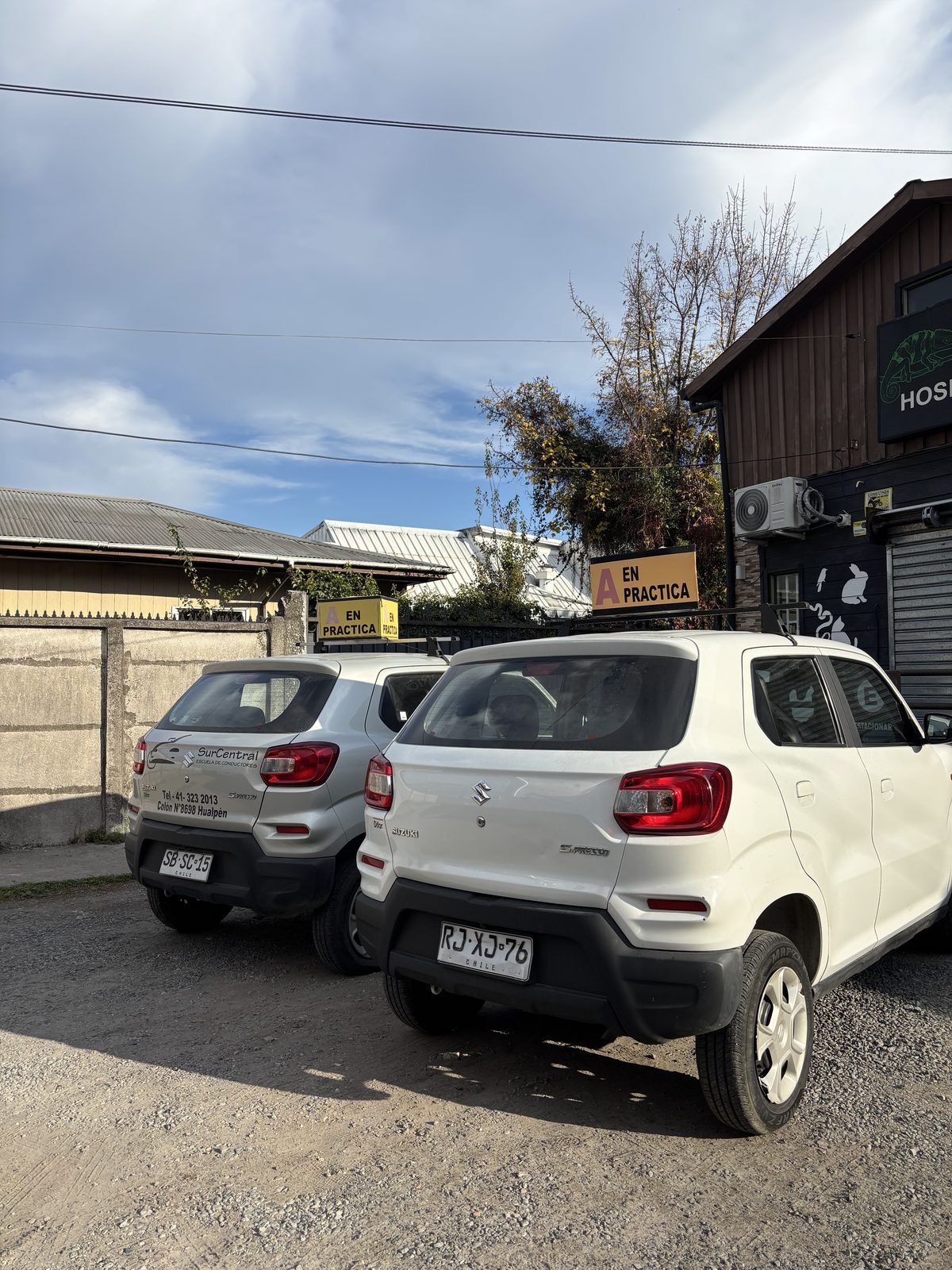 Vehículo Sur Central, vista frontal, frente a la sucursal de Chiguayante