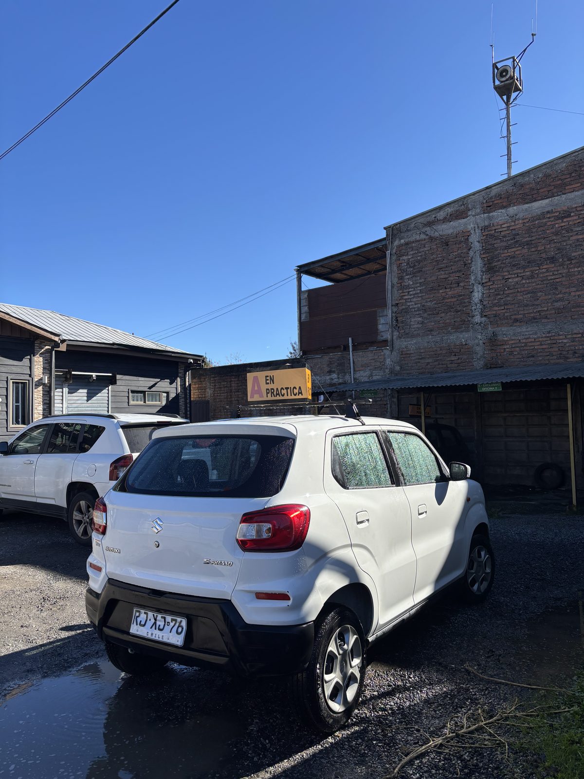 Suzuki S-Presso Sur Central, vista lateral trasera
